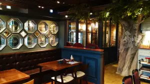 유럽 감성 가득한 클래식 레스토랑 인테리어